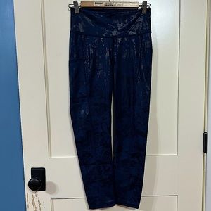 EUC Lilly Pulitzer high rise weekender midi foil leggings